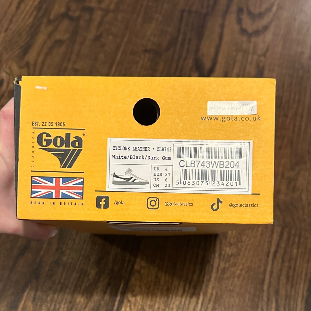 Gola Classic White and Black Trainers - Picture 5 of 5